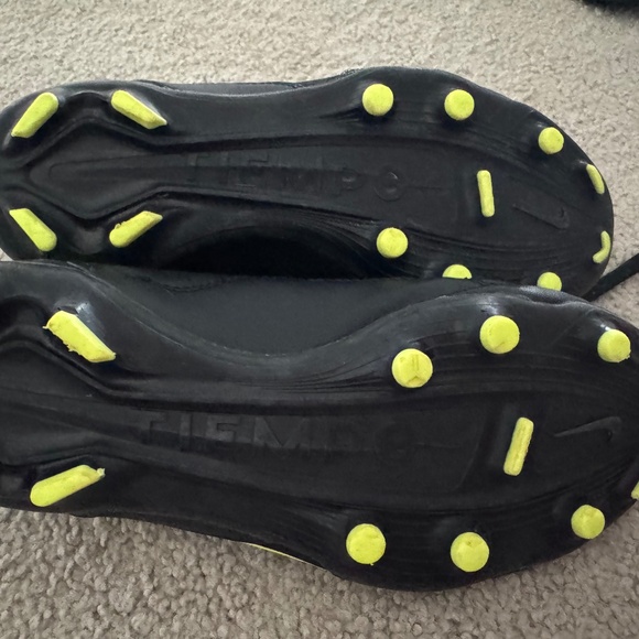 Nike Jr. Tiempo Legend 2.5 Soccer Cleats - Picture 2 of 5